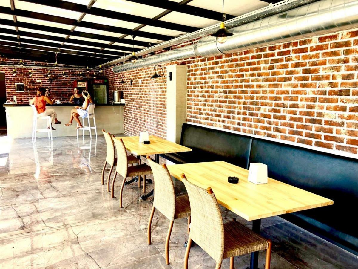Victoria Hotel And Lounge Foça Ngoại thất bức ảnh
