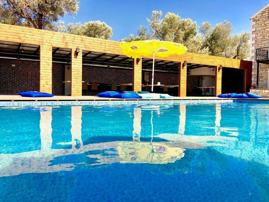 Victoria Hotel And Lounge Foça Ngoại thất bức ảnh