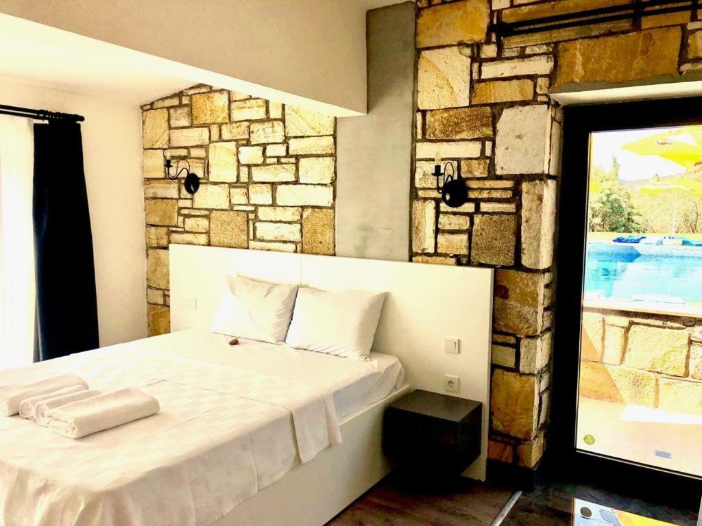 Victoria Hotel And Lounge Foça Ngoại thất bức ảnh
