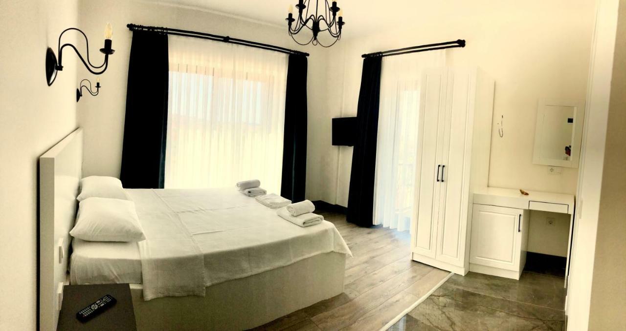 Victoria Hotel And Lounge Foça Ngoại thất bức ảnh