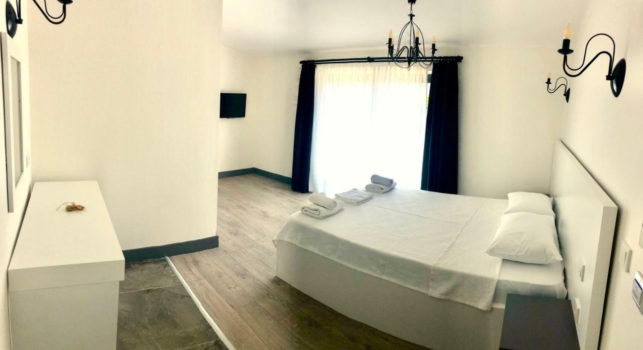 Victoria Hotel And Lounge Foça Ngoại thất bức ảnh